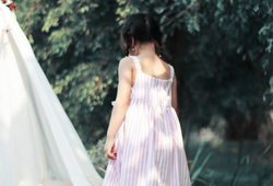 Váy hai dây sọc hồng