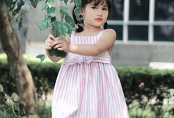 Váy hai dây sọc hồng