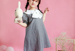 Váy chữ A kẻ nơ trắng