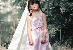 Váy hai dây sọc hồng