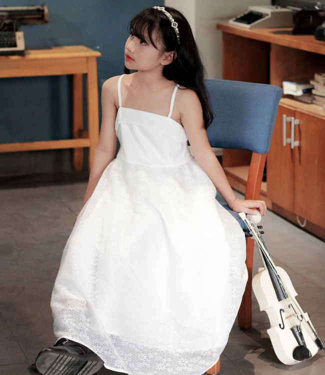 Váy trắng tơ hoa maxi 2 dây