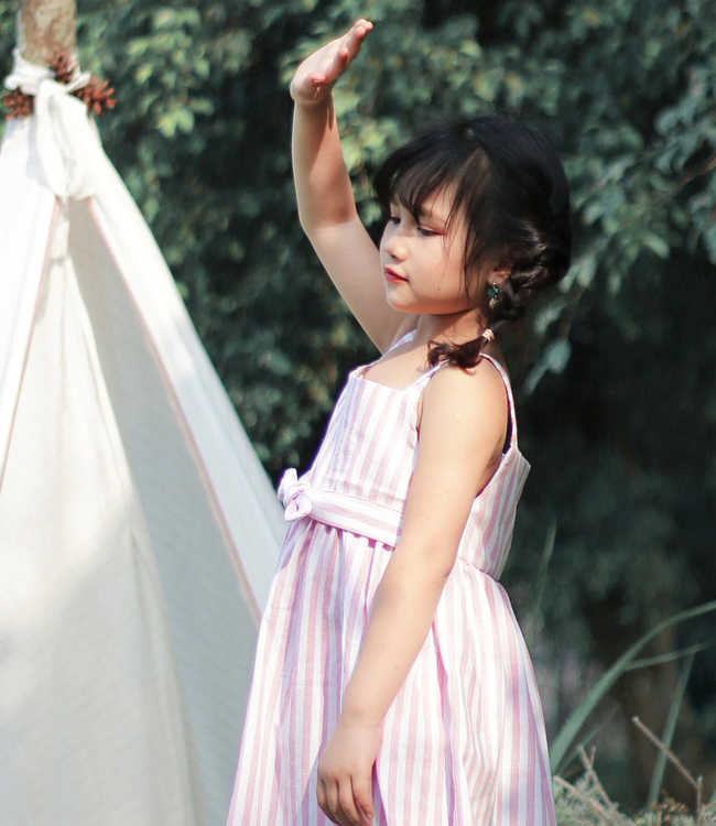 Váy hai dây sọc hồng