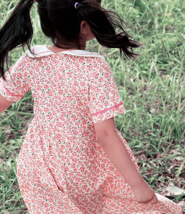 Váy  hoa hồng cổ nơ trắng