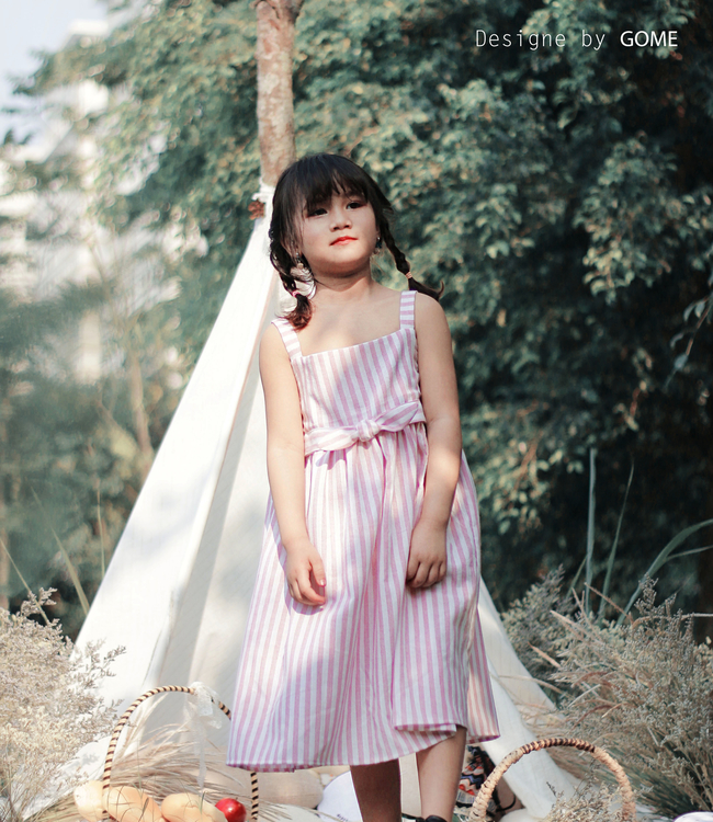 Váy hai dây sọc hồng