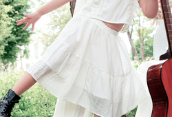 Set chân váy trắng + áo phối ren