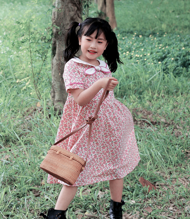 Váy  hoa hồng cổ nơ trắng